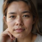 Huisvrouwen sexcontact: Vind spannende dates met vrouwen bij jou in de buurt Een ontspannen portret van een persoon met een natuurlijke uitstraling